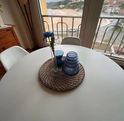 Puerto De 코밀라스